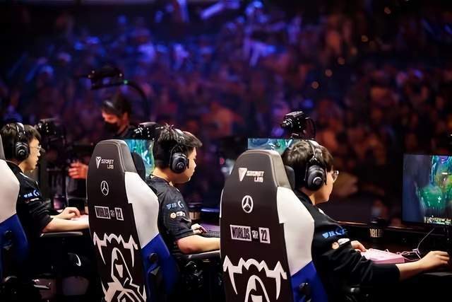 开云下载-V5险胜FLY，Caps打出惊人五杀激烈交锋入围赛，成为赛场最大亮点